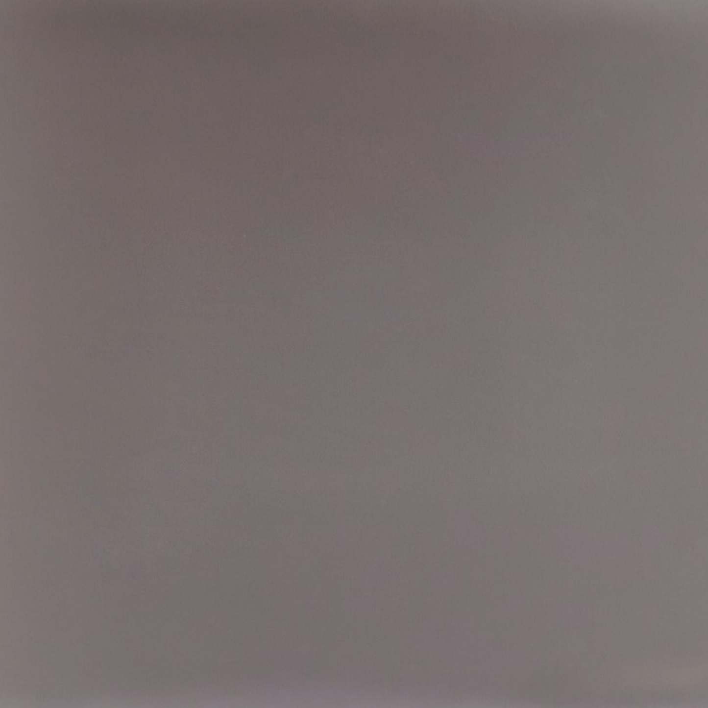 Manhattan Comfort Modern Serena Dining Armchair Rembourré en Similicuir avec Pieds en Acier - Gris|Chaise de salle à manger à accoudoirs moderne Serena de Manhattan Comfort revêtue de similicuir avec pattes en acier - grise