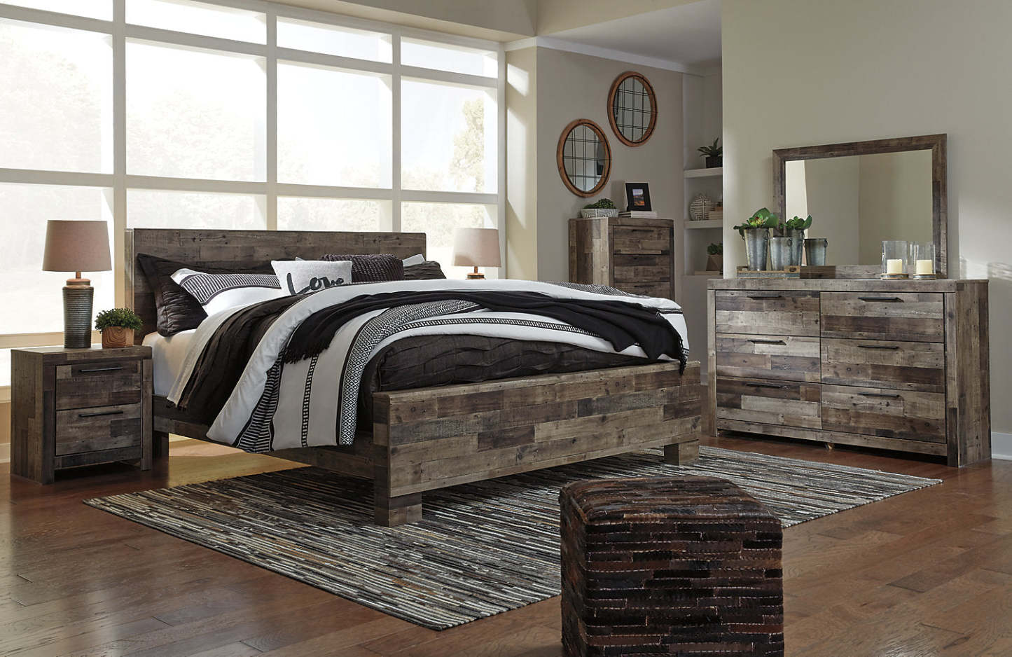 Lit à panneaux Derekson avec tête de lit et cadre de lit, gris - format très grand lit | Derekson Panel Bed with Headboard & Frame, Grey - King Size