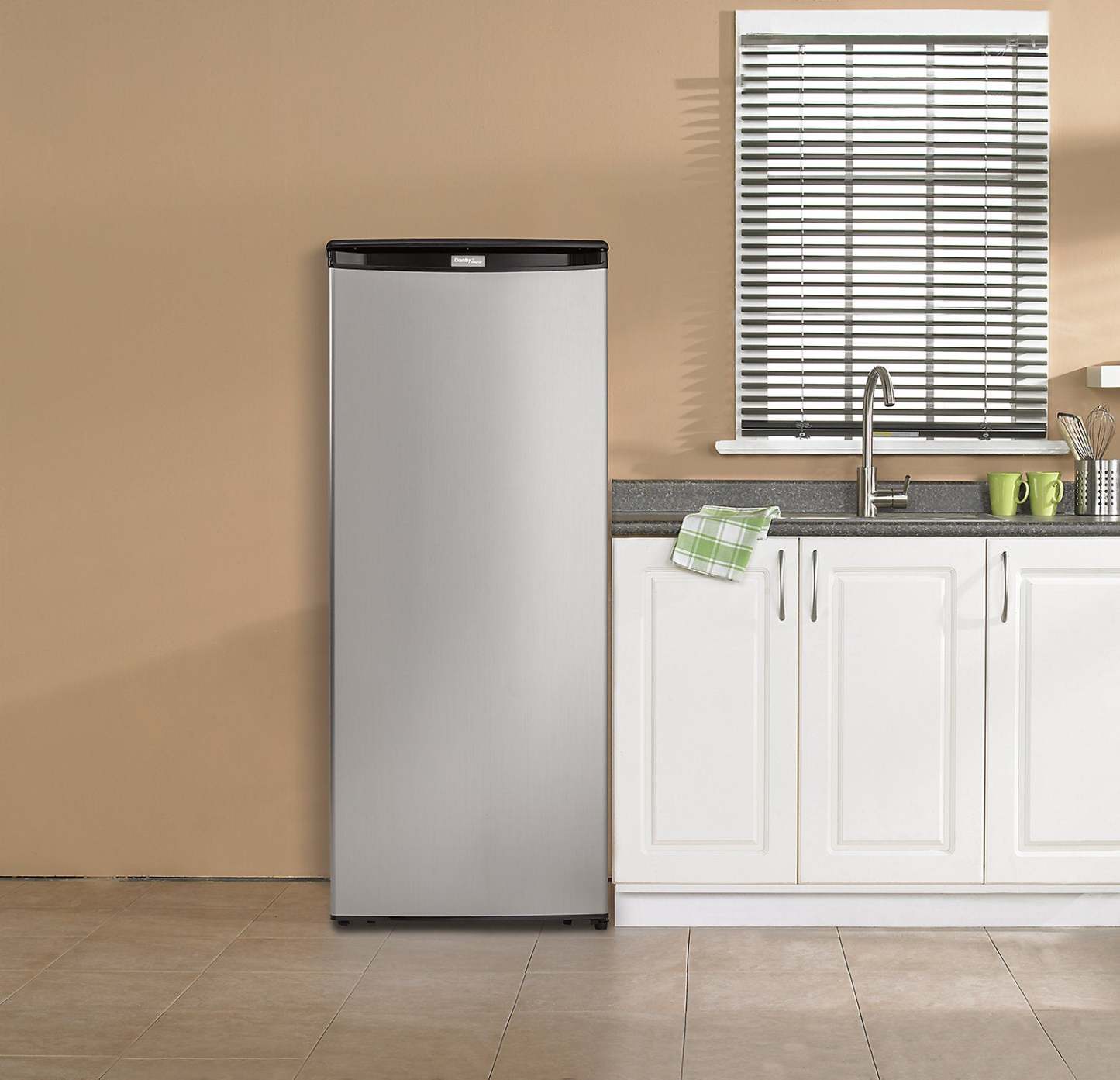 Danby Designer 8,5 Cu. Fort. Congélateur – DUFM085A2BSLDD|Congélateur Danby Designer de 8,5 pi3 - DUFM085A2BSLDD|DUFM085A