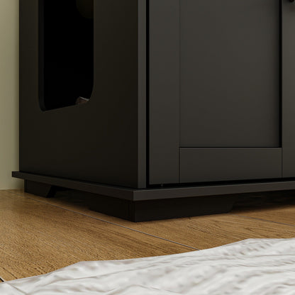 Meubles dissimulant la litière pour chat dans une salle de bain privée pour animaux de compagnie