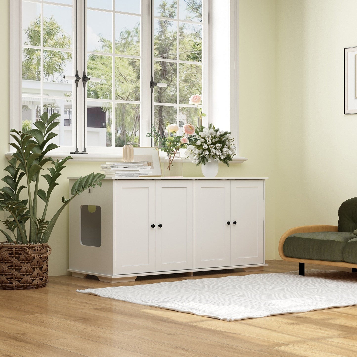 Meubles dissimulant la litière pour chat dans une salle de bain privée pour animaux de compagnie