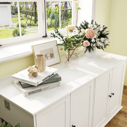 Meubles dissimulant la litière pour chat dans une salle de bain privée pour animaux de compagnie