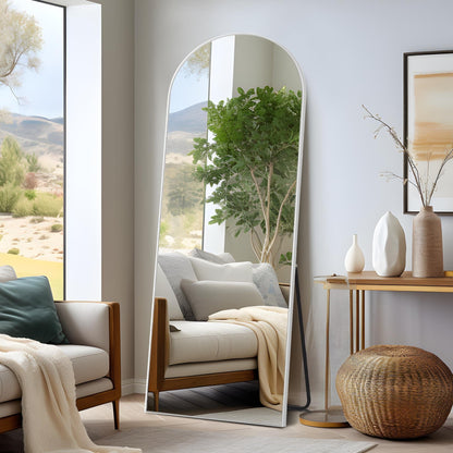 Miroir sur pied Dovelina arqué, pleine longueur