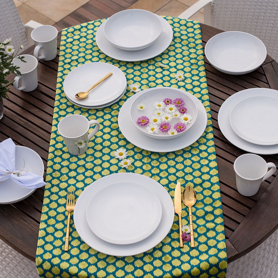 Coup 16-Piece Dinnerware Set - White | Service de vaisselle Coup 16 pièces - blanc | D87E5V9Z