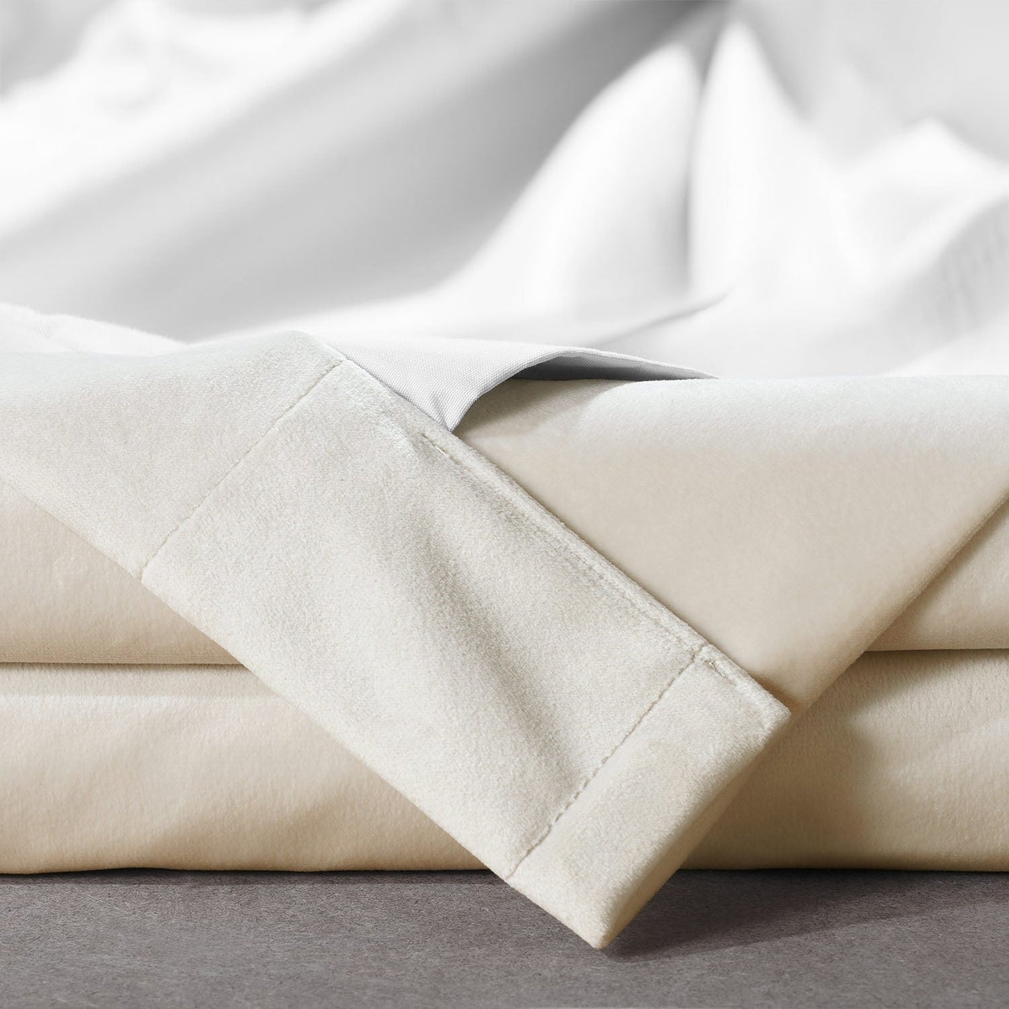 Rideaux occultants en velours peluche signature Exclusive Fabrics (1 panneau) - Rideaux doux et luxueux pour un contrôle optimal de la lumière et une touche d'élégance