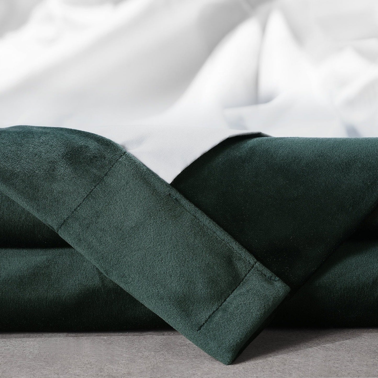 Rideaux occultants en velours peluche signature Exclusive Fabrics (1 panneau) - Rideaux doux et luxueux pour un contrôle optimal de la lumière et une touche d'élégance