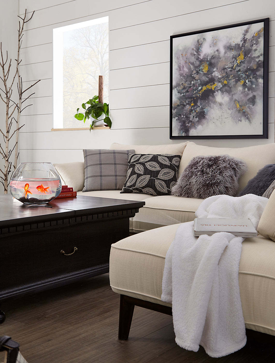 Cindy Crawford Home Gena 2-Piece Right-Facing Linen-Look Fabric Sectional with Wood Legs - Cotton White | Canapé sectionnel droit Gena de Cindy Crawford Home 2 pièces en tissu d’apparence lin avec pieds en bois - blanc coton