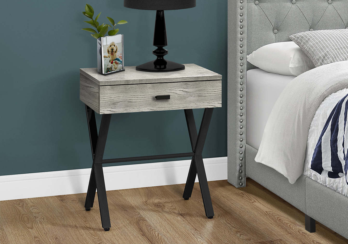 Harper 18.25 Accent Table with Drawer - Grey Reclaimed Wood-Look|Table d'appoint Harper de 18,25 po avec tiroir - apparence bois recyclé brun