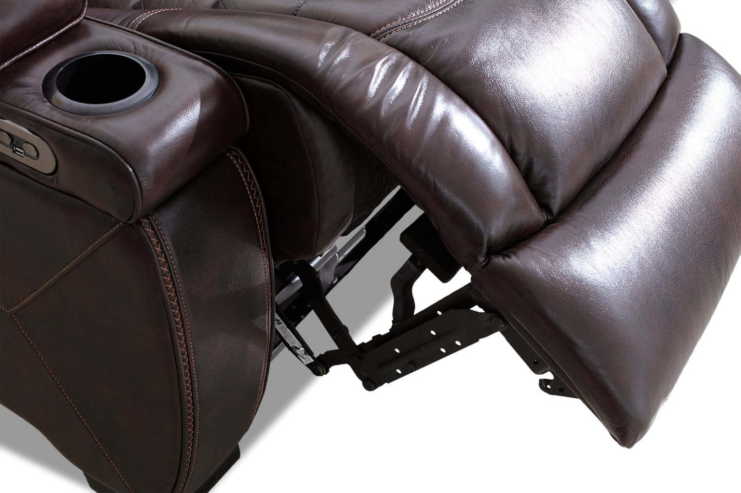 Hugo 73 Genuine Leather Power Reclining Loveseat with Power Headrests, Storage Console and USB Ports - Brown | Causeuse à inclinaison électrique Hugo de 73 po en cuir véritable avec appuie-têtes électriques, console de rangement et ports USB - brune
