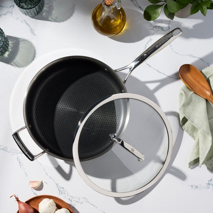 Sauteuse Henckels Paradigm 4 pintes en acier inoxydable avec couvercle et poignée d'aide