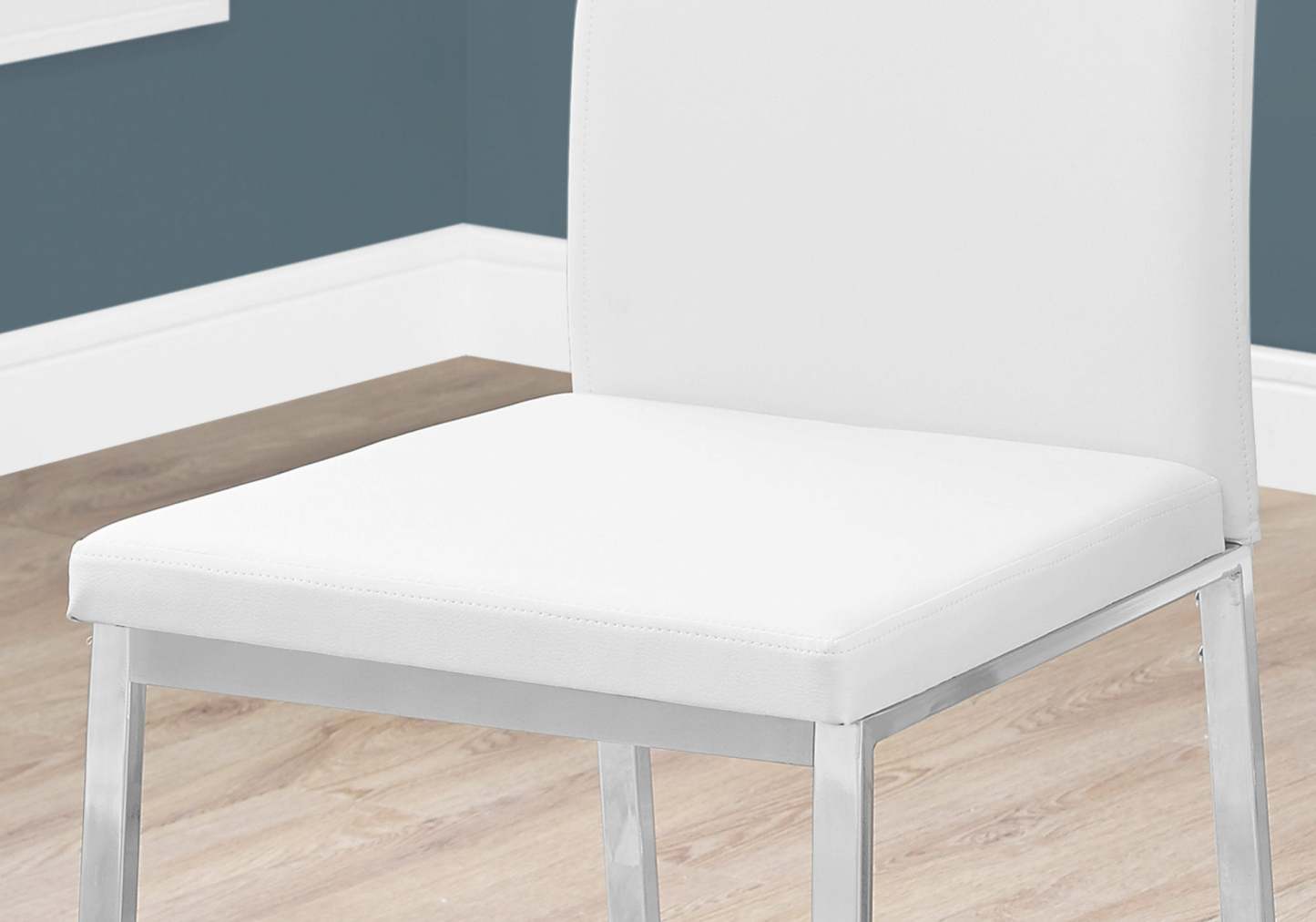 2pcs White Leather-look Chrome Dining Chair|Chaise de salle à manger chrome et apparence cuir blanc, 2 pièces|D90F9P3H
