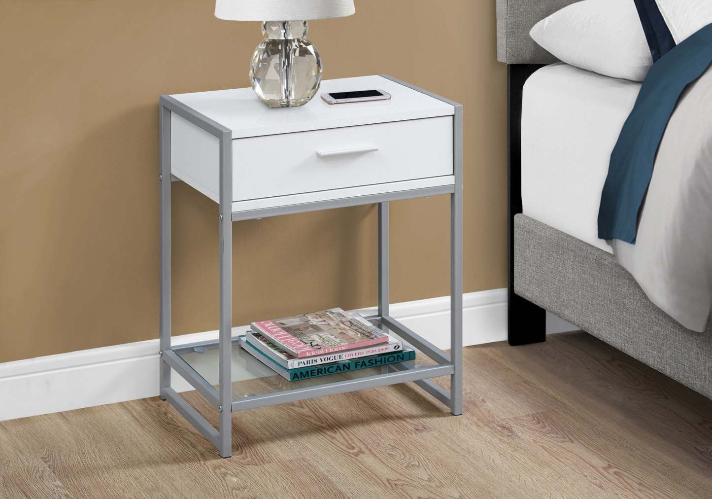 Table d'appoint blanche, métal argenté et verre trempé|White Silver Metal Tempered Glass Accent Table|D90FQOY8