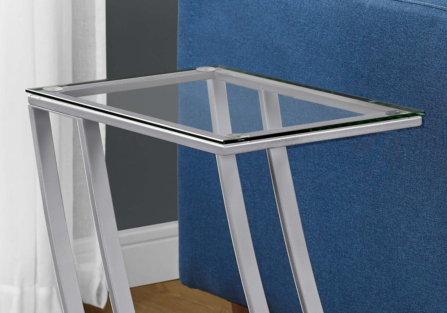 Table d'appoint en métal argenté avec verre trempé|Table d'appoint en métal argenté avec verre trempé|D90F3G6K