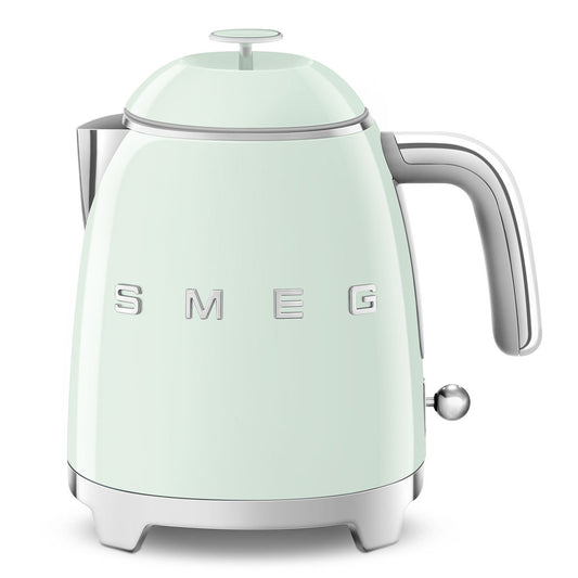 Smeg 0,8 L Mini bouilloire électrique sans fil - KLF05PGUS|Mini bouilloire électrique Smeg sans fil de 0,8 l - KLF05PGUS