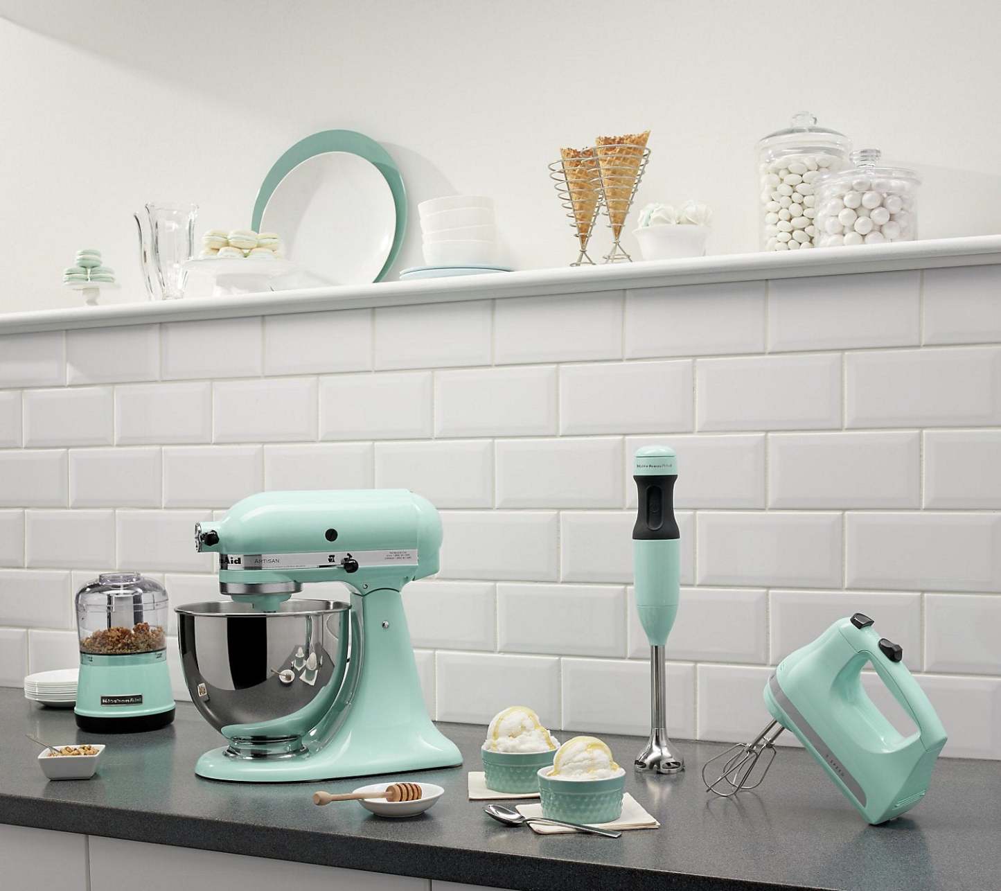 Batteur sur socle à tête inclinable KitchenAid de 5 pintes de la série Artisan - KSM150PSIC|KSM150IC