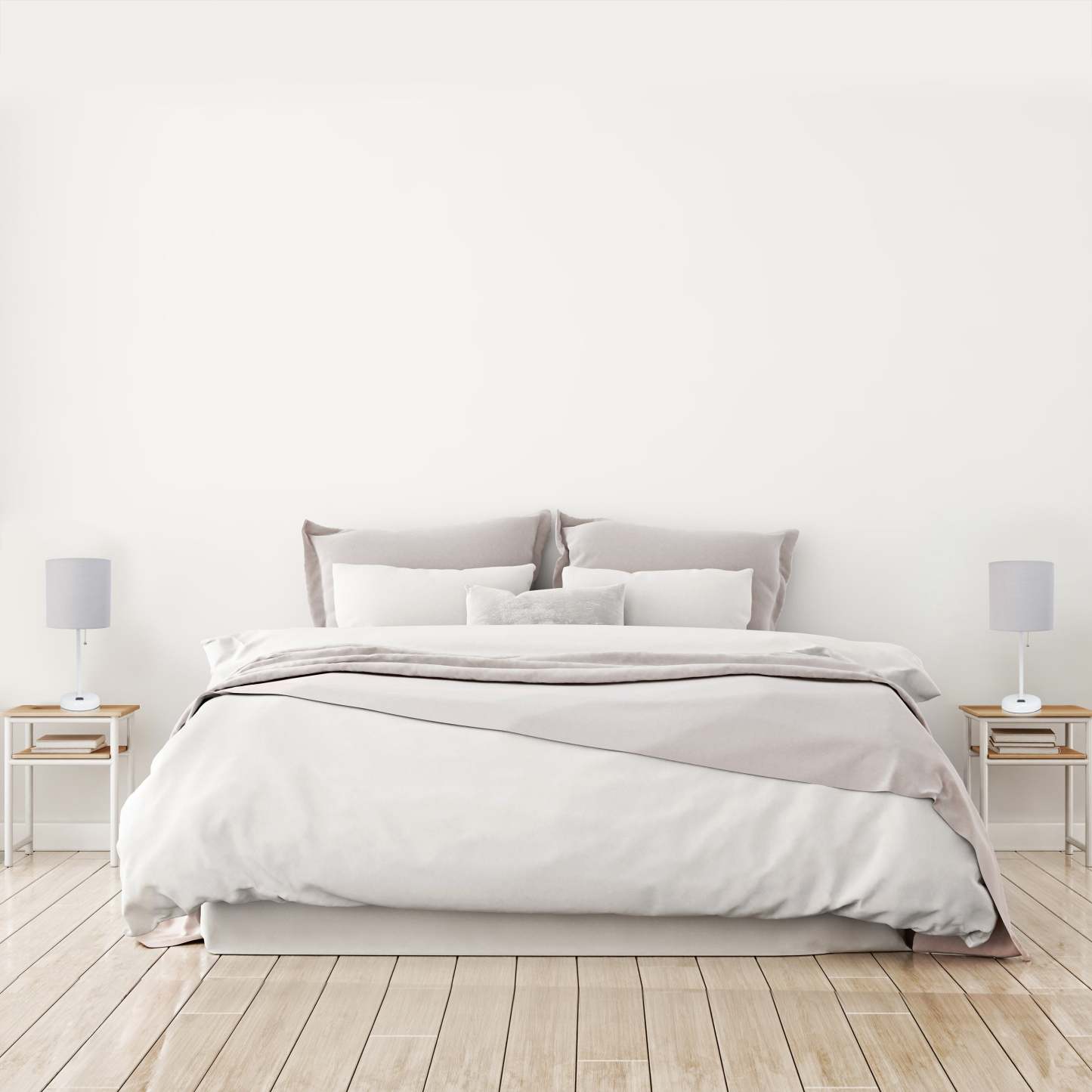 Lampe à bâton blanche Limelights avec prise de recharge et abat-jour en tissu, ensemble de 2 lampes, ensemble de lampes grises|Ensemble de 2 lampes Limelights grises avec pied mince blanc et prise de recharge|D21I93T6