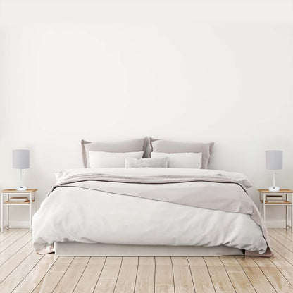 Lampe à bâton blanche Limelights avec prise de recharge et abat-jour en tissu, ensemble de 2 lampes, ensemble de lampes grises|Ensemble de 2 lampes Limelights grises avec pied mince blanc et prise de recharge|D21I93T6