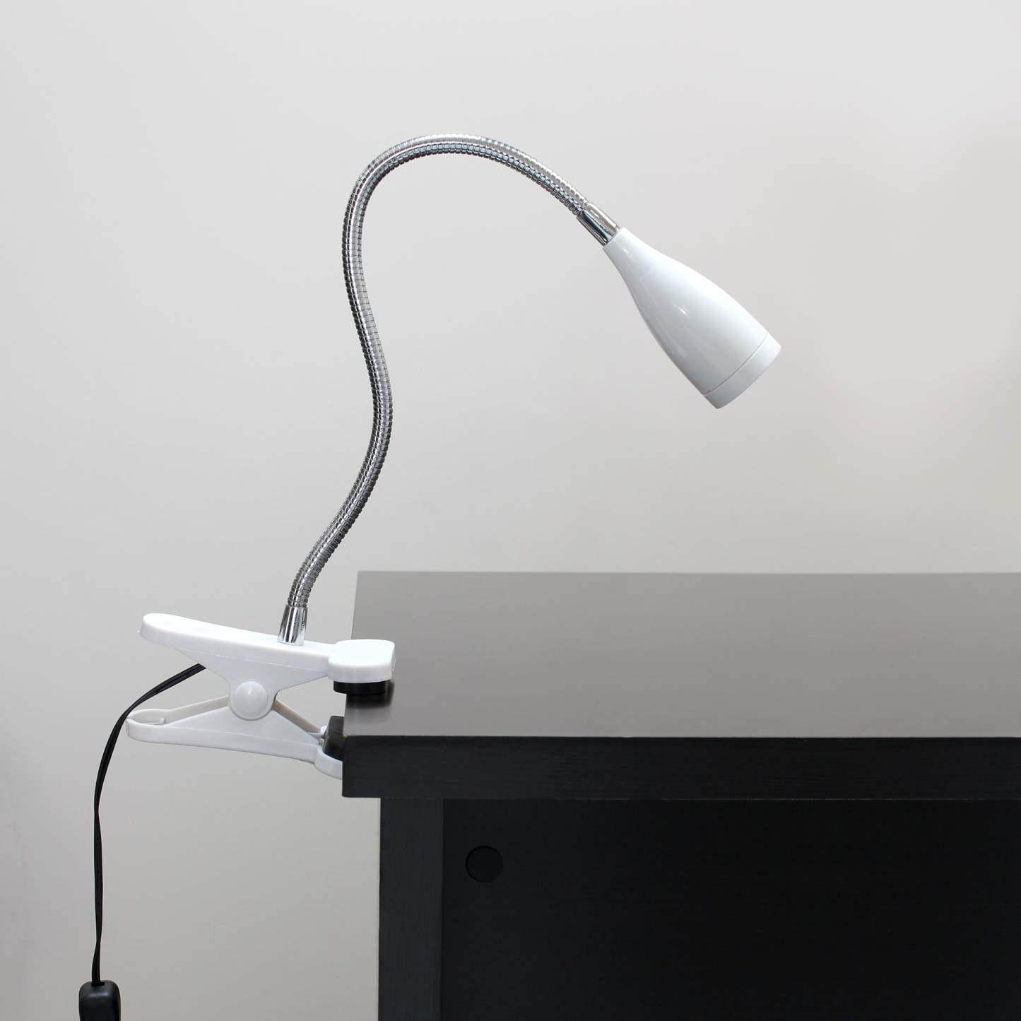 Simple Designs Flexible Gooseneck LED Clip Desk Lamp - Silver|Lampe de bureau à DEL de Simple Designs à pince et à col de cygne flexible - argent