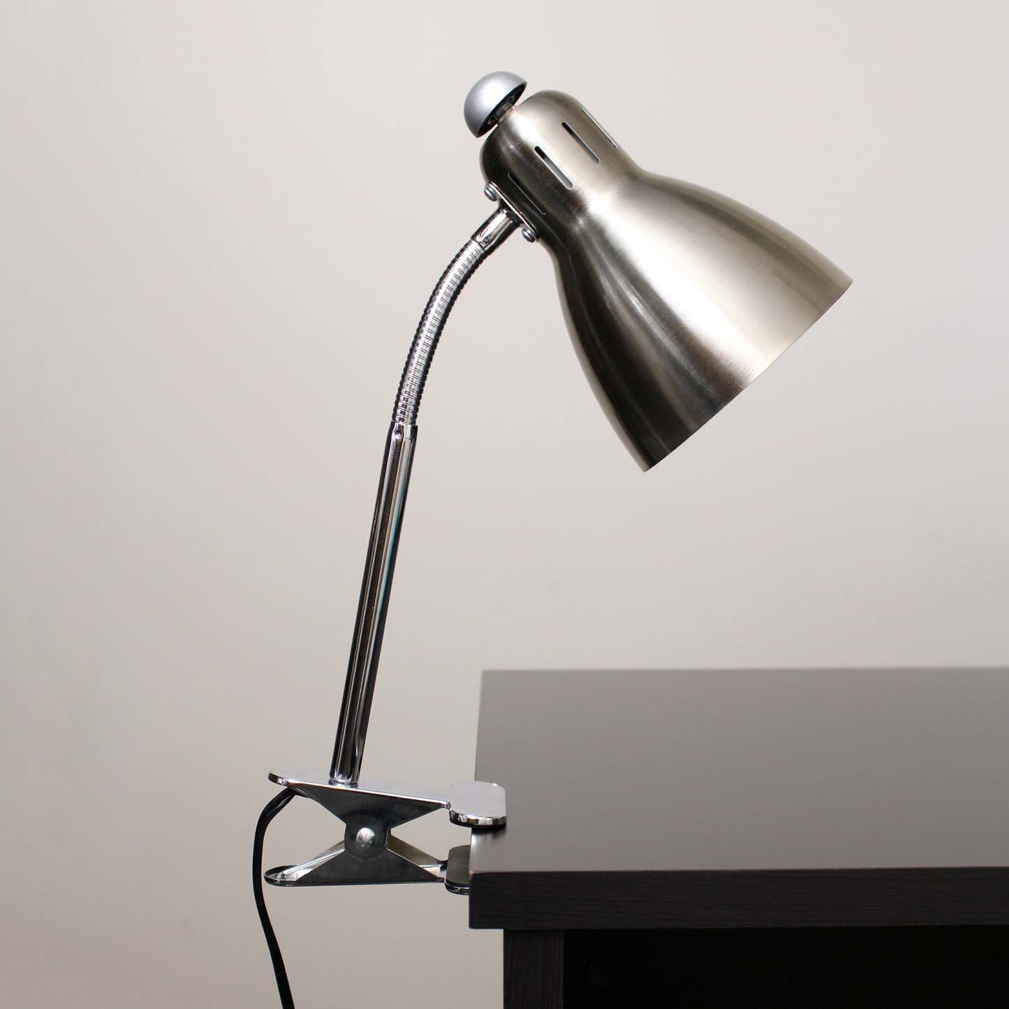 Lampe de bureau de Simple Designs à pince réglable - nickel brossé