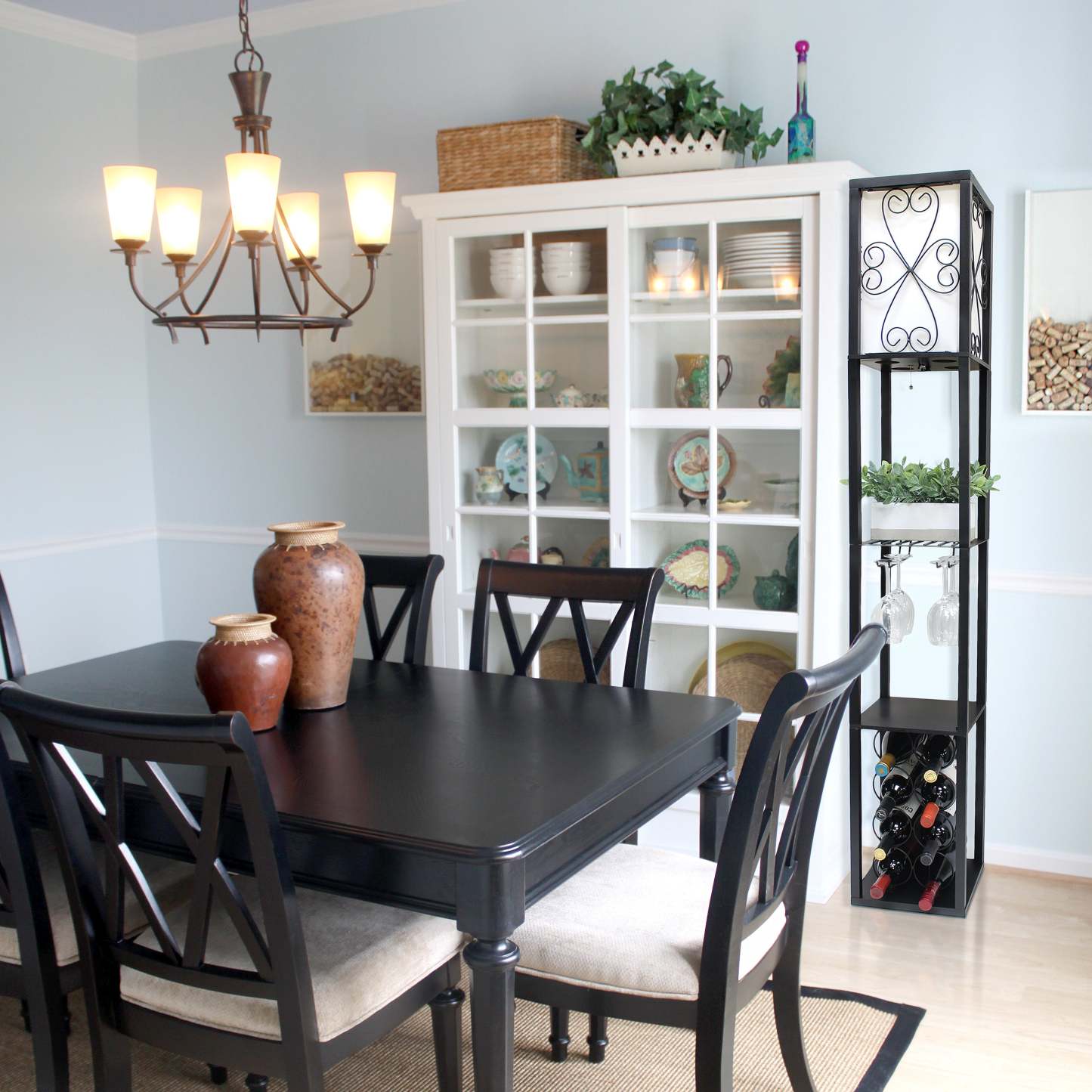 Lampadaire Simple Designs avec étagère et casier à vin - Noir|Lampe à pied de Simple Designs avec tablette et support à vin - noire