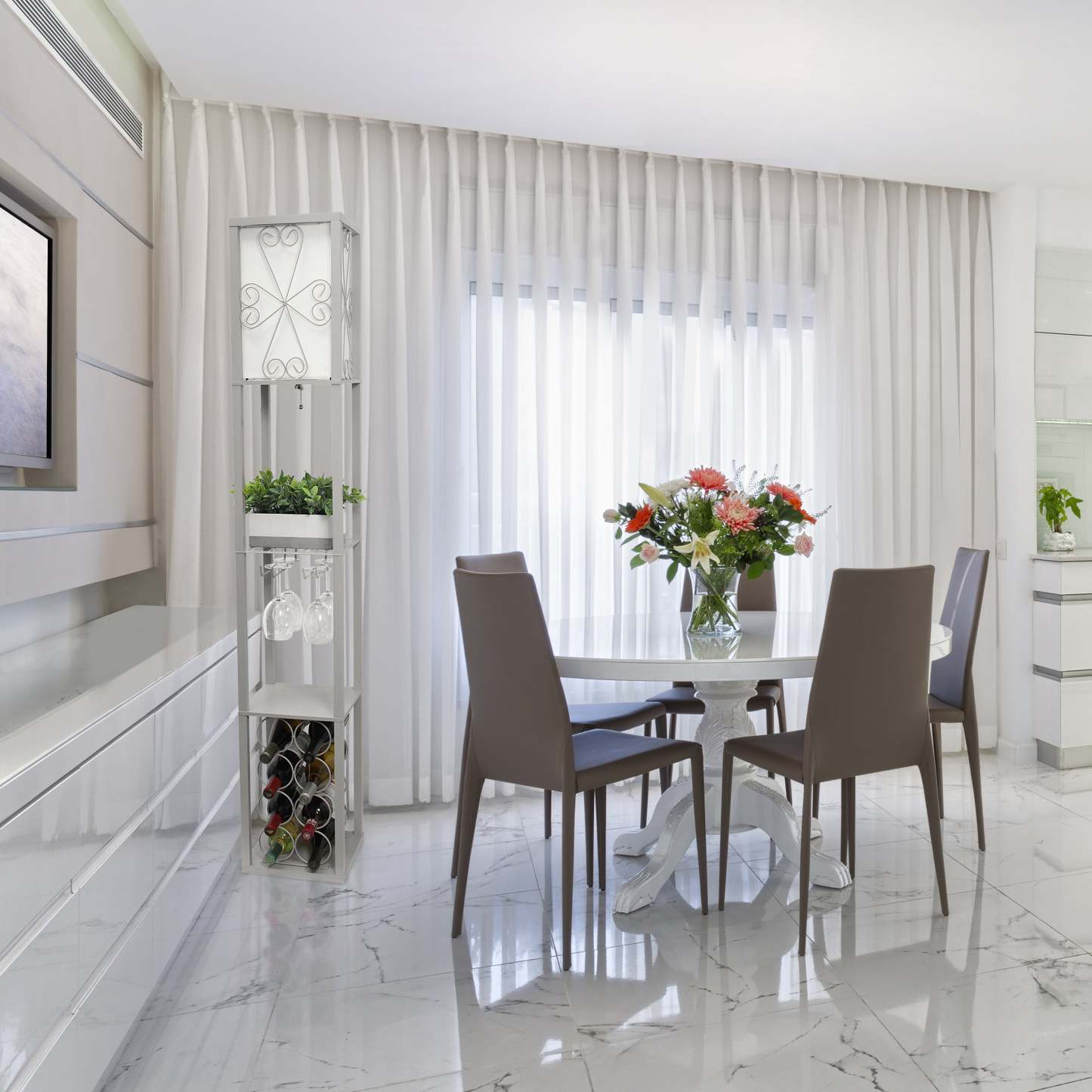 Lampe à pied de Simple Designs avec tablette et support à vin - grise