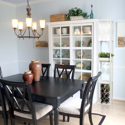 Lampadaire Simple Designs avec étagère et casier à vin - Blanc|Lampe à pied de Simple Designs avec tablette et support à vin - blanche