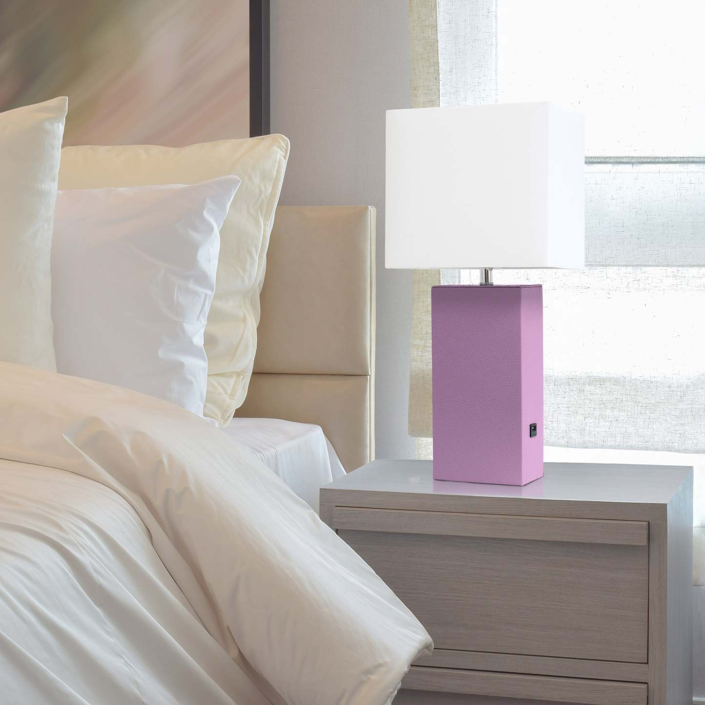 Lampe de table moderne Elegant Designs en cuir avec USB et abat-jour en tissu blanc, violet|Lampe de table moderne Elegant Designs en cuir avec USB, violette|D22EPHUD
