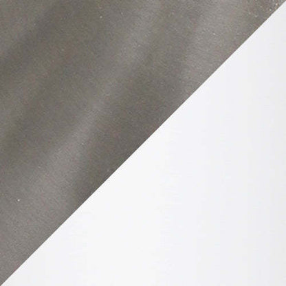 Lampe de table conique Simple Designs avec abat-jour tambour en tissu blanc - Nickel brossé|Lampe de table effilée de Simple Designs avec abat-jour cylindrique en tissu blanc - nickel brossé