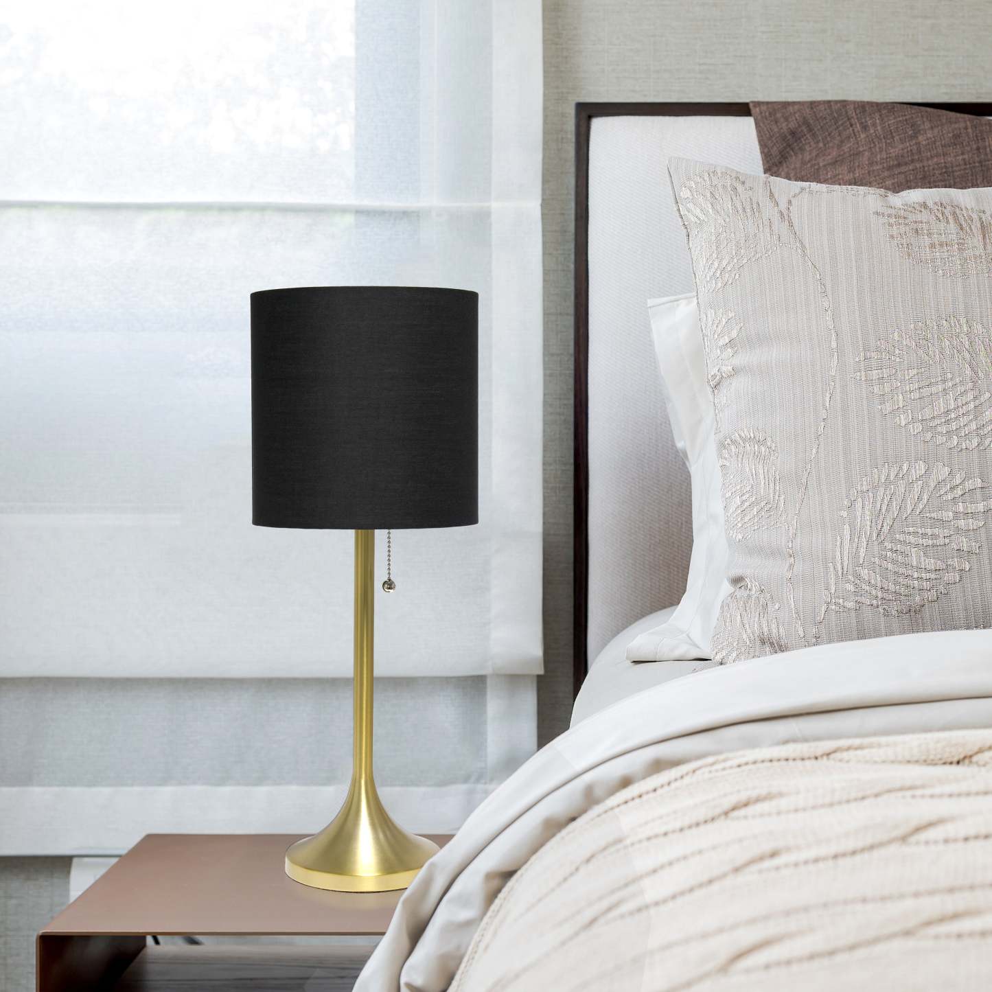 Simple Designs Tapered Table Lamp with Black Fabric Drum Shade - Gold|Lampe de table effilée de Simple Designs avec abat-jour cylindrique en tissu noir - doré