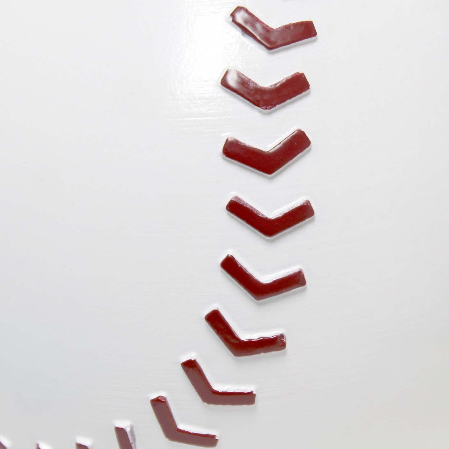 Simple Designs Sportslite 11.5 Athletic Sports Baseball Base Ceramic Table Lamp with White Empire F|Lampe de table sportive athlétique SportsLite de Simple Designs de 11,5 po en céramique avec base ba