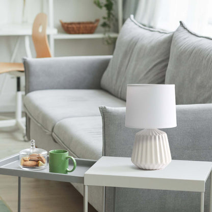 Simple Designs Petite Ceiling Base Table Lamp - Off White|Lampe de table Petite de Simple Designs avec base plissée - blanc cassé