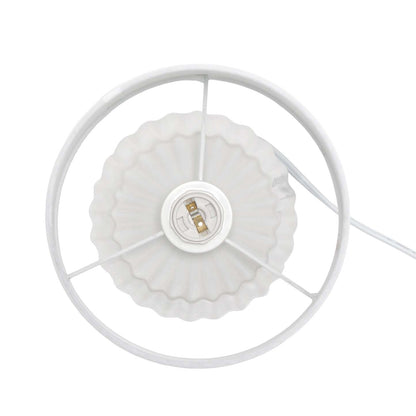 Simple Designs Petite Ceiling Base Table Lamp - Off White|Lampe de table Petite de Simple Designs avec base plissée - blanc cassé