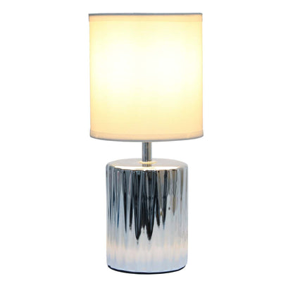 Simple Designs 11.61 Contemporary Ruffled Capsule Table Lamp with White Drum Fabric Shade - Metallic Chrome|Lampe de table contemporaine de Simple Designs de 11,61 po avec base à effet froncé et abat-jour cylindrique en tissu blanc - chrome métallique