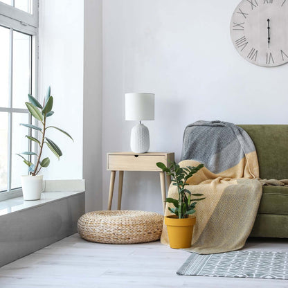 Simple Designs 20.4 Lampe de table de chevet traditionnelle en céramique à texture purlée avec tambour en tissu blanc Sh|Lampe de table de nuit traditionnelle de Simple Designs de 20,4 po en céramique avec texture de mail