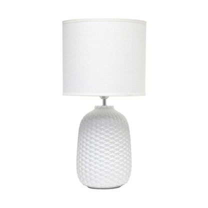 Simple Designs 20.4 Lampe de table de chevet traditionnelle en céramique à texture purlée avec tambour en tissu blanc Sh|Lampe de table de nuit traditionnelle de Simple Designs de 20,4 po en céramique avec texture de mail