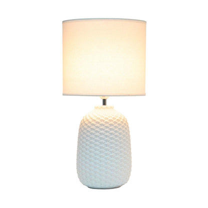 Simple Designs 20.4 Lampe de table de chevet traditionnelle en céramique à texture purlée avec tambour en tissu blanc Sh|Lampe de table de nuit traditionnelle de Simple Designs de 20,4 po en céramique avec texture de mail