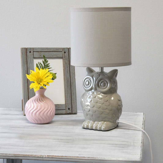 Simple Designs 12.8 Lampe de table contemporaine en forme de hibou en céramique avec abat-jour en tissu assorti - Gris | Lampe de table contemporaine en forme de hibou de Simple Designs de 12,8 po en céramique avec abat-jour en tissu assorti - gris
