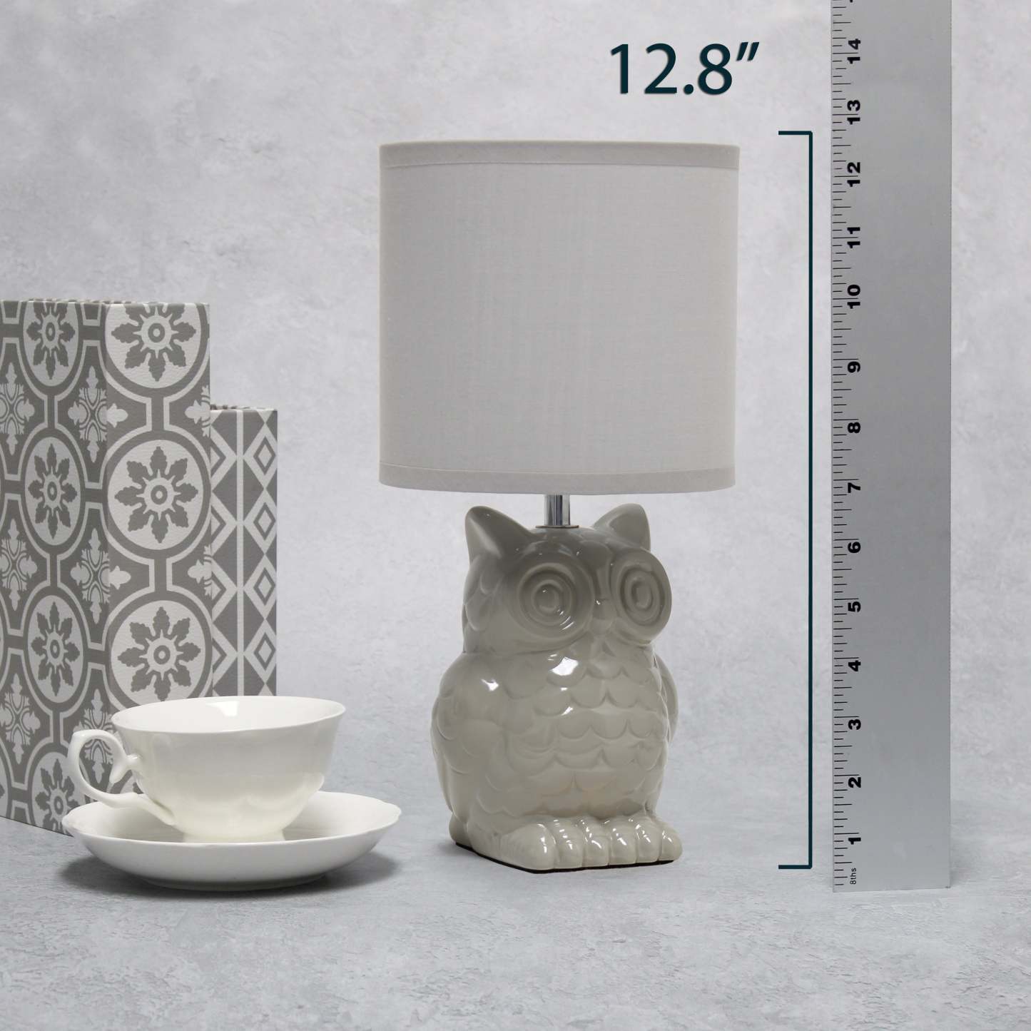 Simple Designs 12.8 Lampe de table contemporaine en forme de hibou en céramique avec abat-jour en tissu assorti - Gris | Lampe de table contemporaine en forme de hibou de Simple Designs de 12,8 po en céramique avec abat-jour en tissu assorti - gris