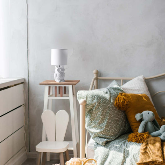 Simple Designs 12.8 Contemporary Ceramic Owl Table Lamp with Matching Fabric Shade - Off White|Lampe de table contemporaine en forme de hibou de Simple Designs de 12,8 po en céramique avec abat-jour en tissu assorti - blanc cassé