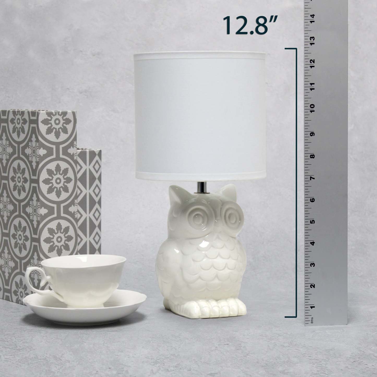 Simple Designs 12.8 Contemporary Ceramic Owl Table Lamp with Matching Fabric Shade - Off White|Lampe de table contemporaine en forme de hibou de Simple Designs de 12,8 po en céramique avec abat-jour en tissu assorti - blanc cassé