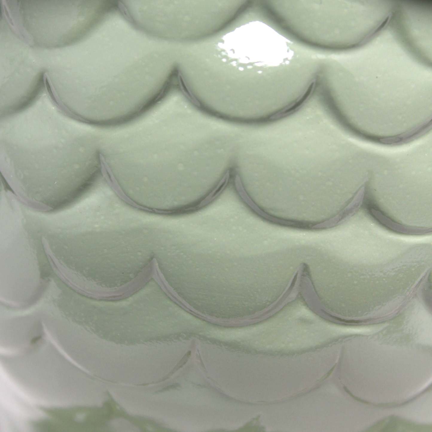 Simple Designs 12.8 Contemporary Ceramic Owl Table Lamp with Matching Fabric Shade - Sage Green|Lampe de table contemporaine en forme de hibou de Simple Designs de 12,8 po en céramique avec abat-jour en tissu assorti - vert sauge