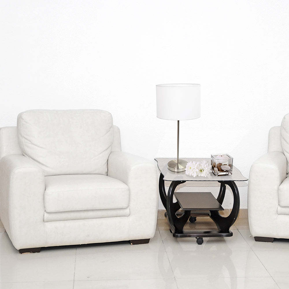 Simple Designs Brushed Nickel Stick Lamp with Fabric Shade, White Table Lamp|Lampe de table blanche Simple Designs avec pied mince nickel brossé|D21RJG62