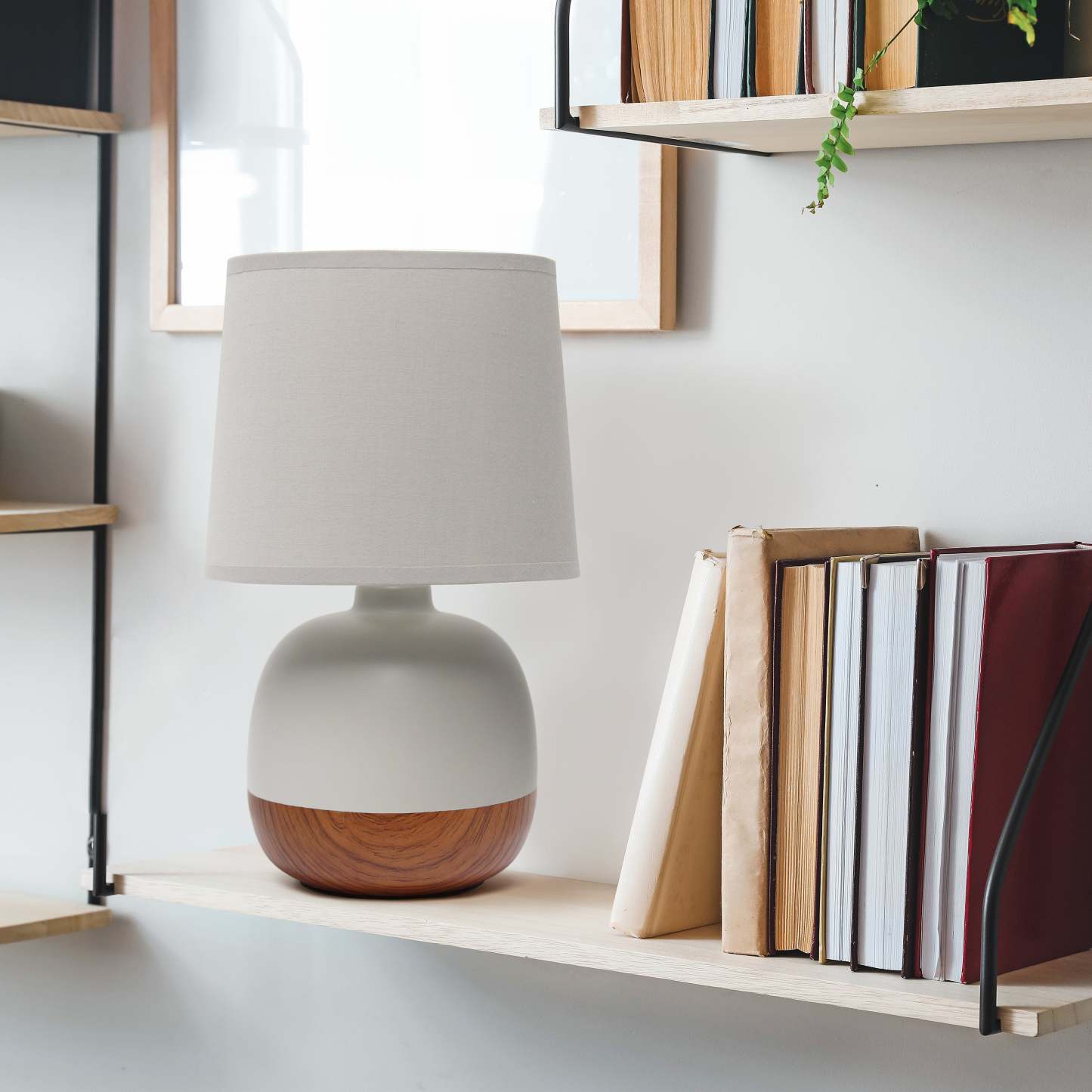 Lampe de table Petite de Simple Designs de style du milieu du 20e siècle - bois foncé et gris clair