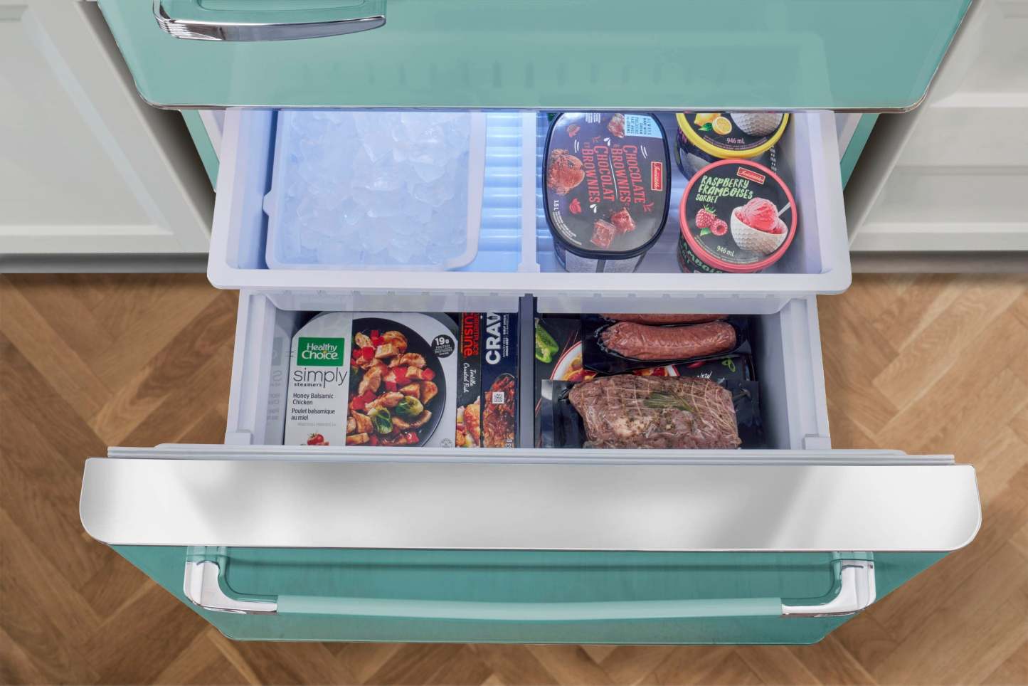 Classic Rétro par Unique 18 pi³ Réfrigérateur à congélateur sans givre en bas - UGP-510L T AC | Classic Retro by Unique Frost-Free Bottom Freezer Refrigerator 18 cu.ft. - UGP-510L T AC | U510LTAC