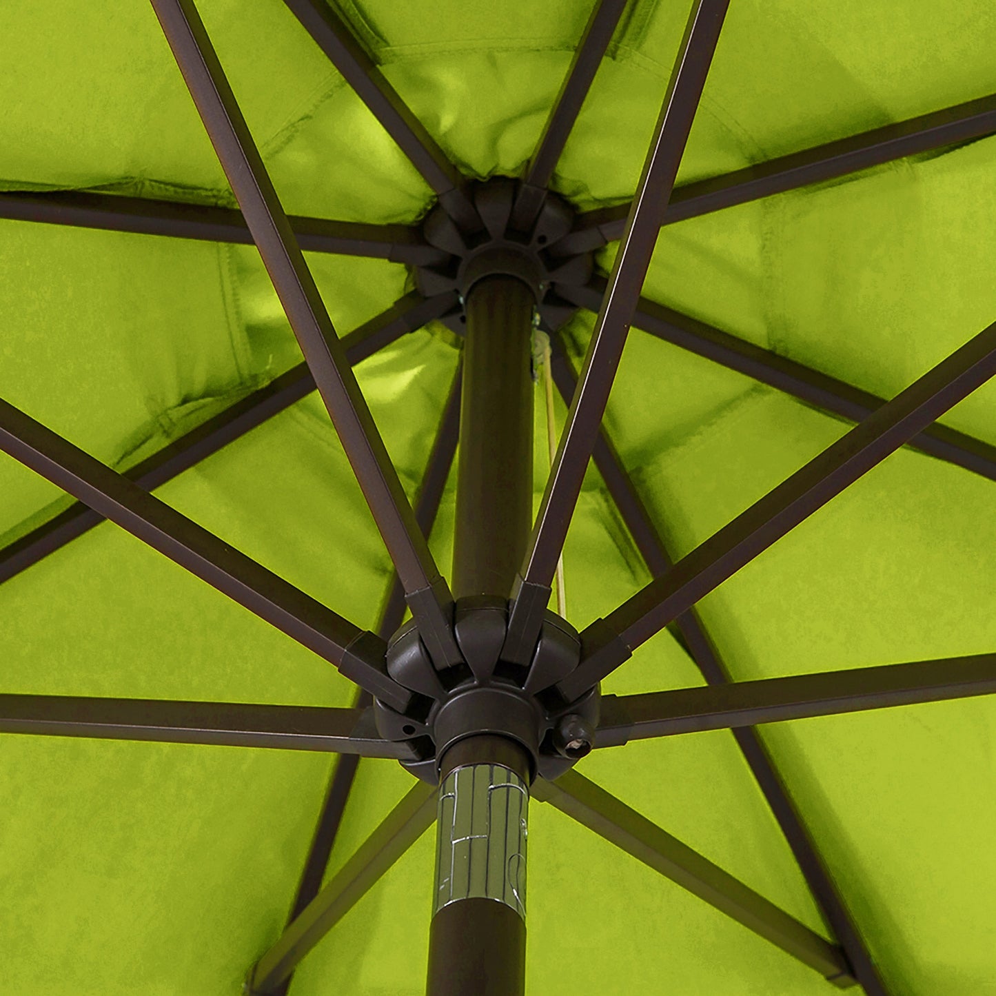 Parasol de terrasse Lopes de 2,74 m (9 pi) avec pied et support lestés finition bronze inclus