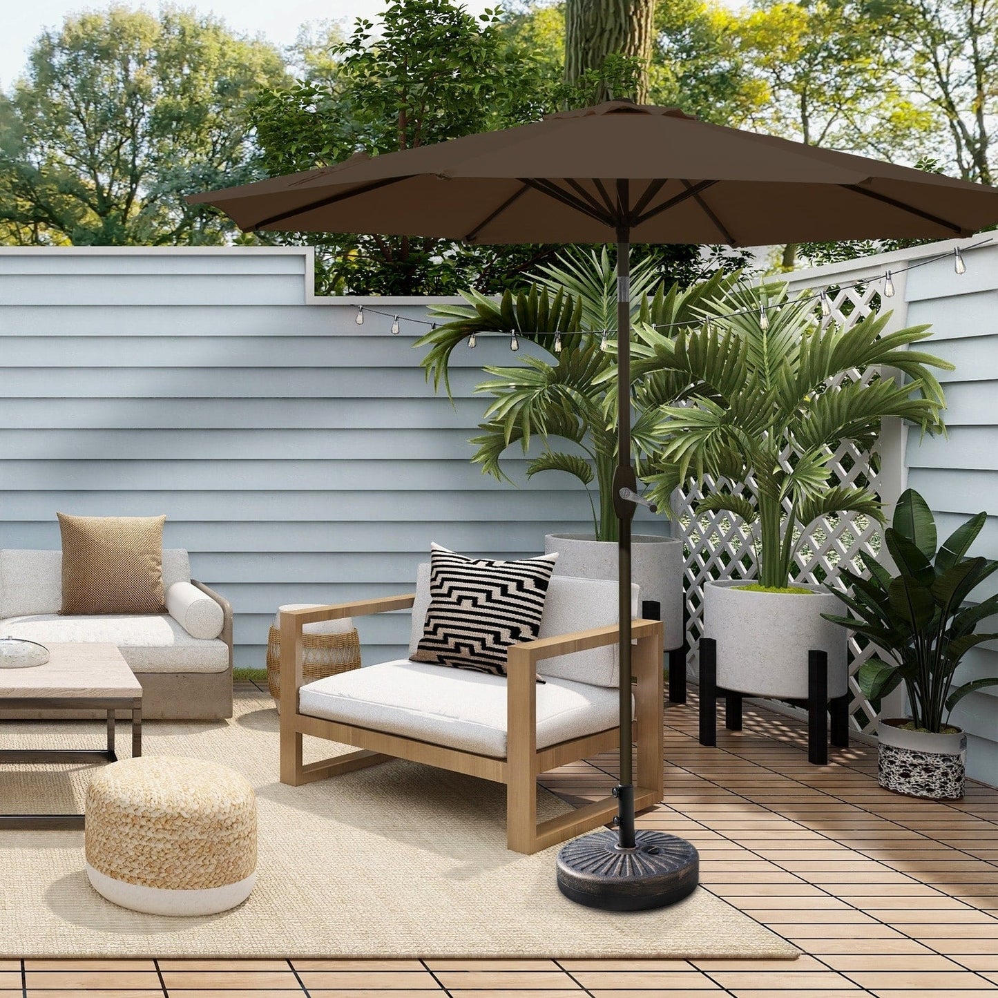 Parasol de terrasse Lopes de 2,74 m (9 pi) avec pied et support lestés finition bronze inclus