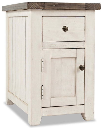 Madison 16 Rustic Chairside Table with Storage - White Wood|Table de fauteuil rustique Madison de 16 po avec rangement - bois blanc