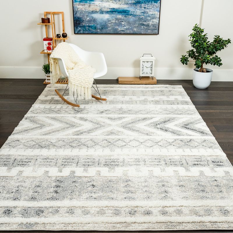 Lola Geo Marocain Cream Shag Area Rug - 6'7 x 9'6|Carpette à poil long Lola crème à motif marocain géométrique - 6 pi 7 po x 9 pi 6 po