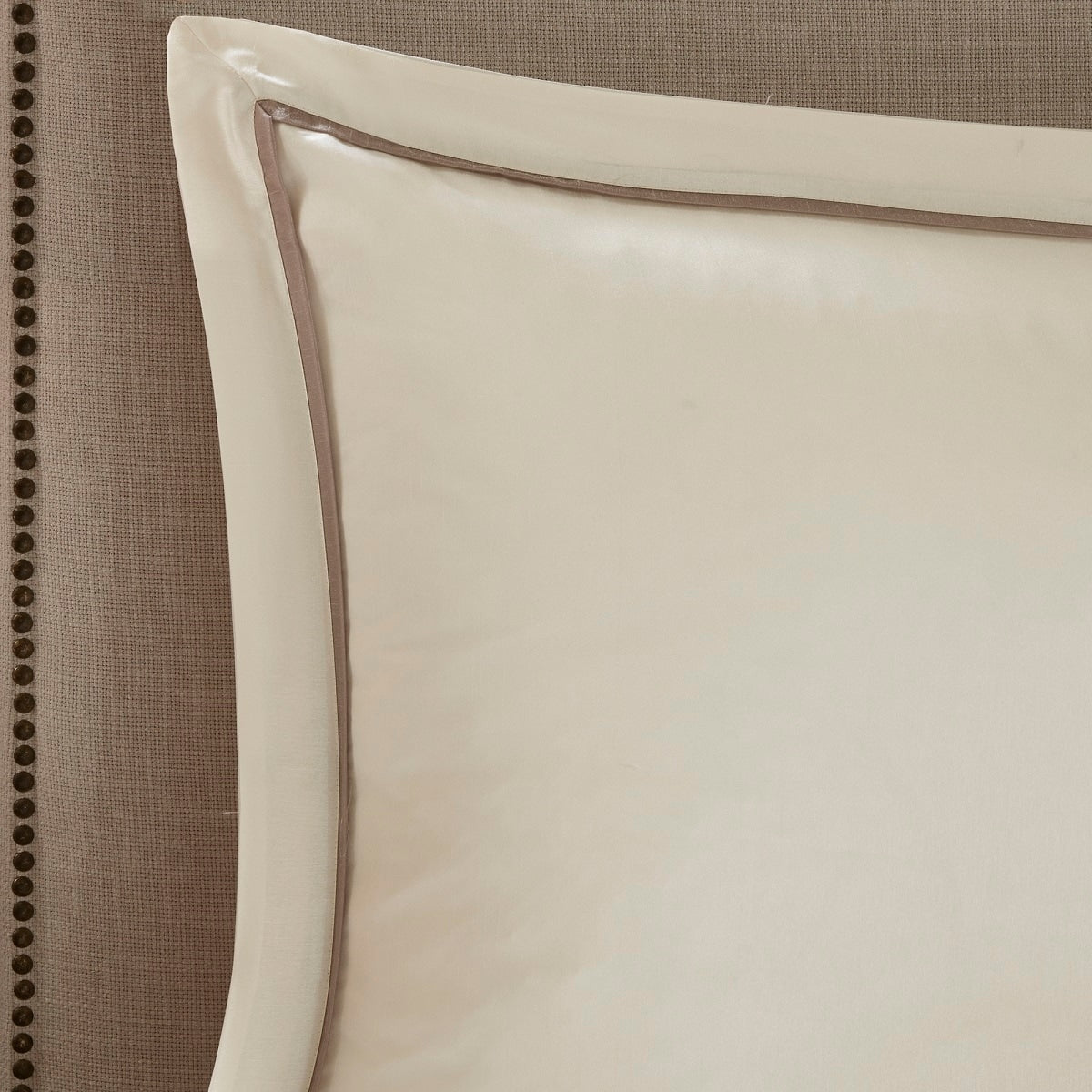 Ensemble de literie Madison Park Essentials Loretta 24 pièces avec rideaux et draps