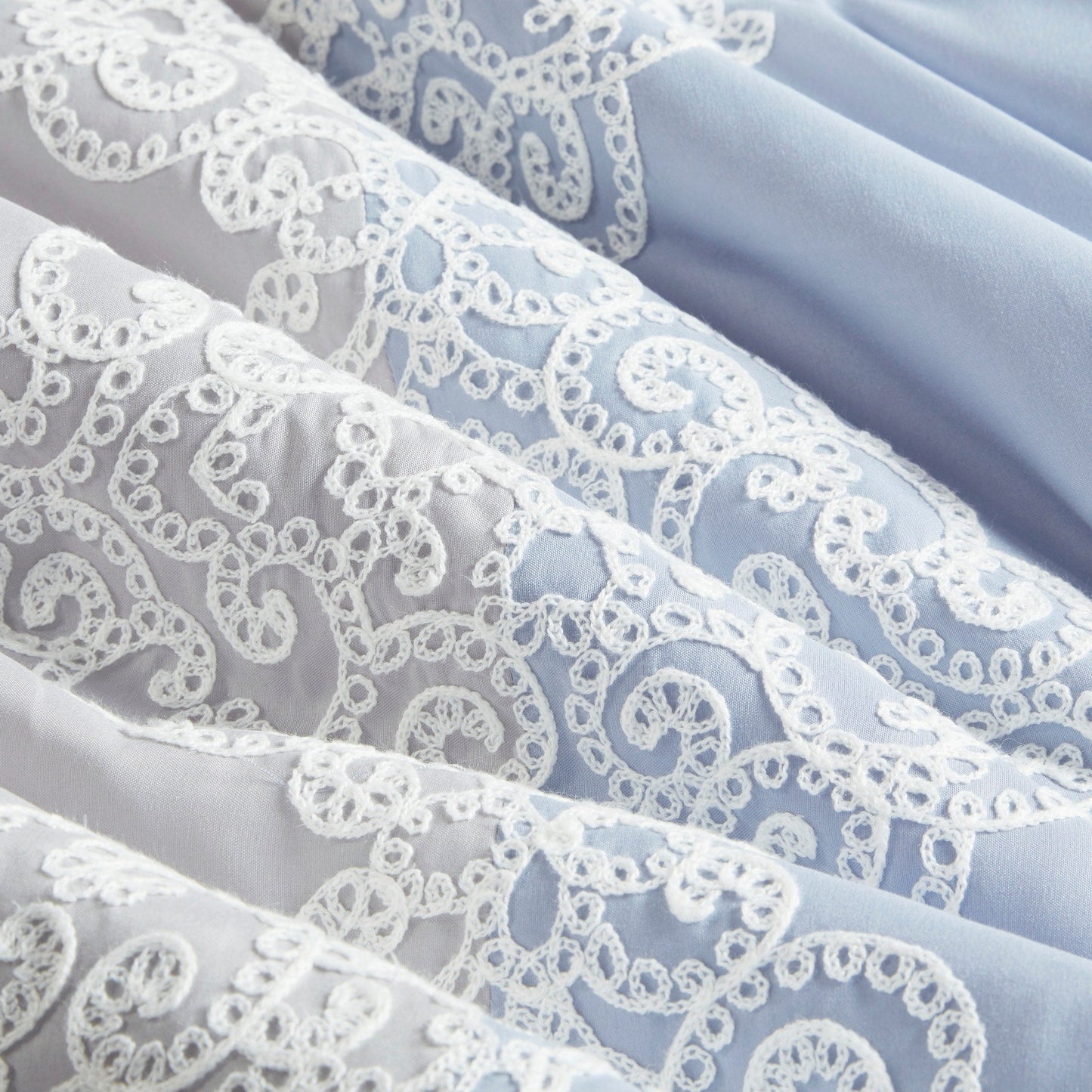 Ensemble de couette en microfibre brodée 8 pièces Madison Park Vera